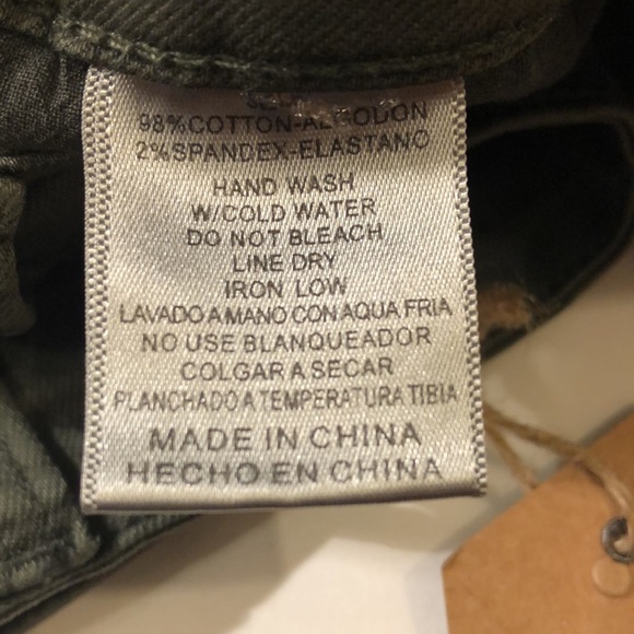 Listicle SUPER FLARE size Medium (24-26) pants. - Picture 10 of 11